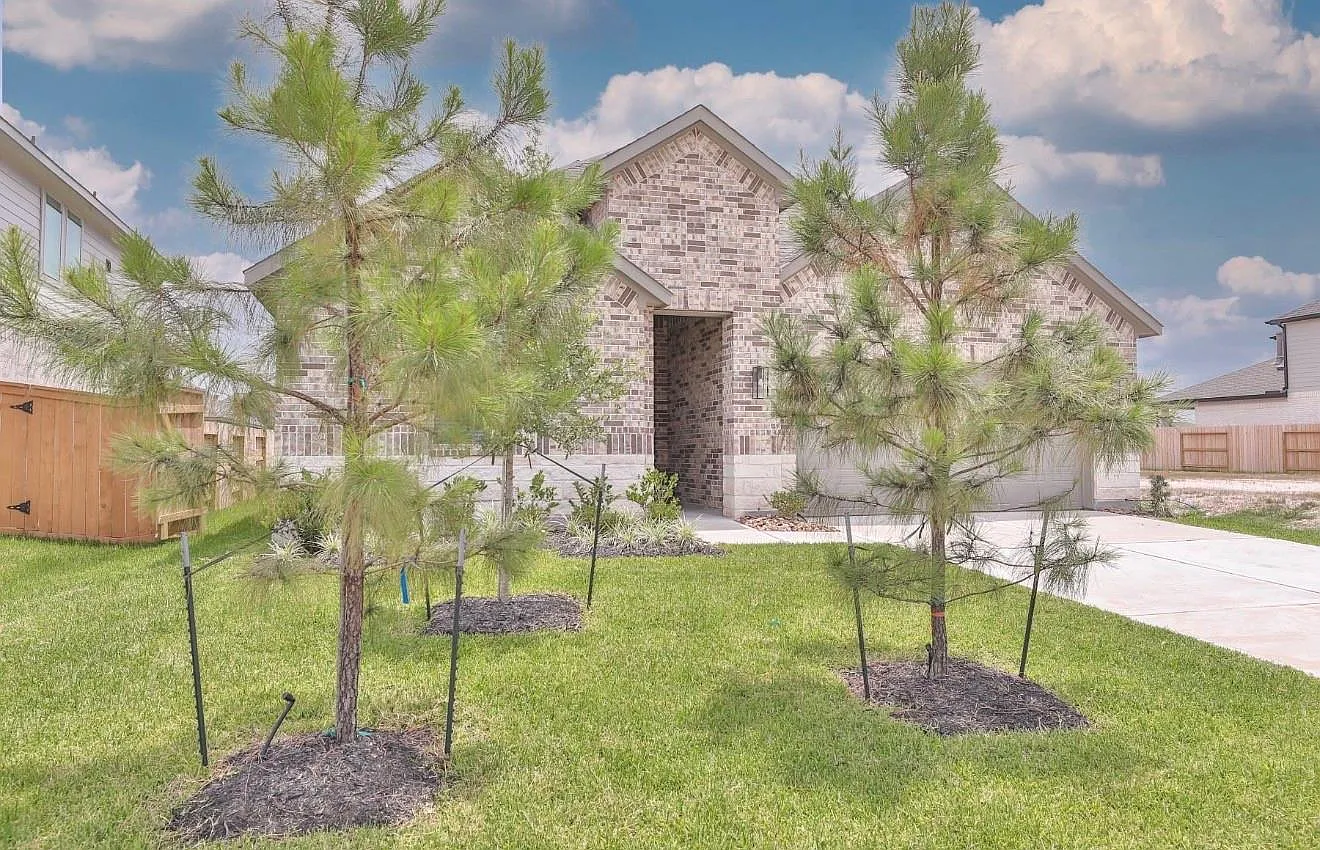 4 bed, 2.0 bath, 1883 sqft, $2,600 — Photo 3