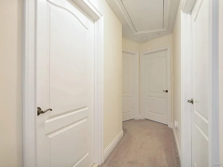 34 Della Dr — Photo 11