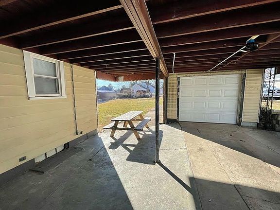 Carport/Garage