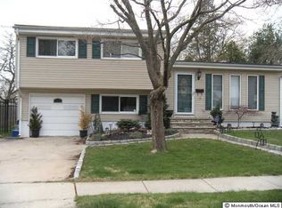 41 Thomas St, Old Bridge, NJ 08857