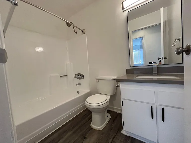 226 South Serrano — Photo 31