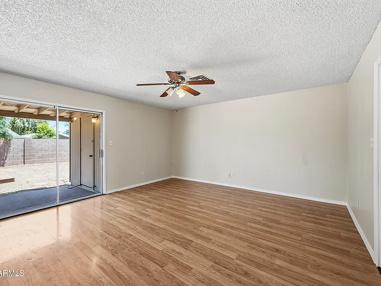 2216 W Straford Dr — Photo 6