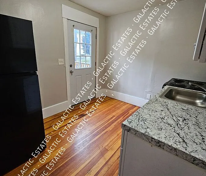 155 Beech St #1R — Photo 4