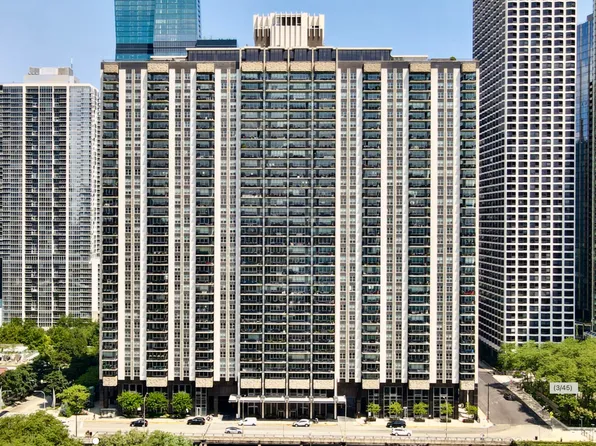 400 E Randolph St APT 1016, Chicago, IL 60601