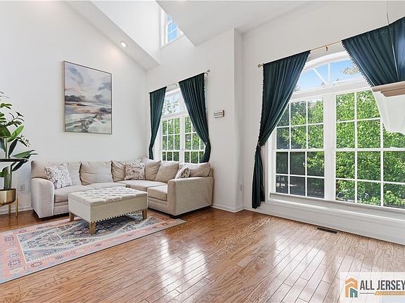 4th image of 605 Donato Cir