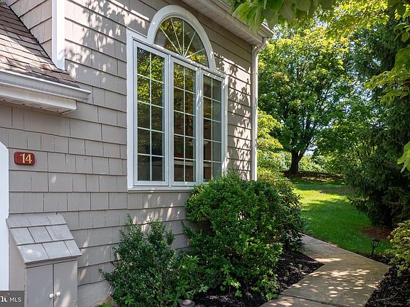 3rd image of 14 Wellfleet Ln