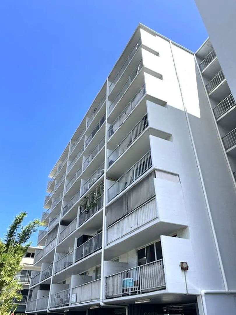 Pet-Friendly Moiliili Unit For Rent Available Now — Photo 1