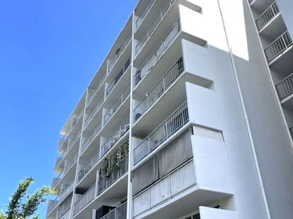 1941 Church Ln APT 705, Honolulu, HI 96826