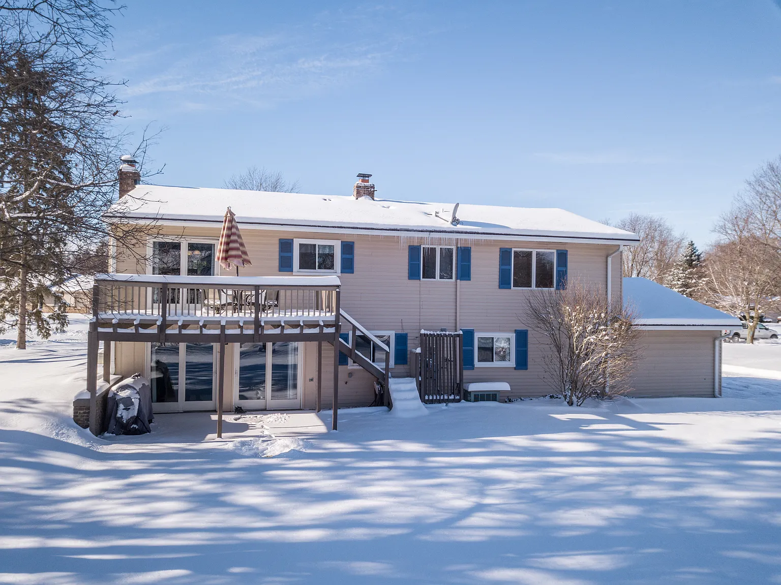 9547 Daleview Dr photo 1