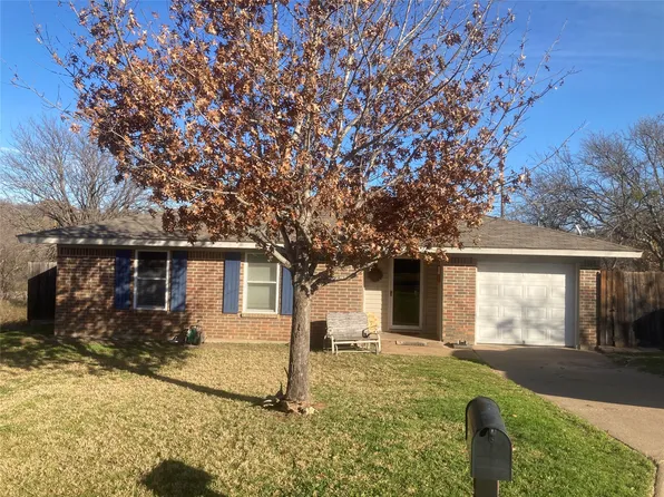 1805 Crawford St, Graham, TX 76450