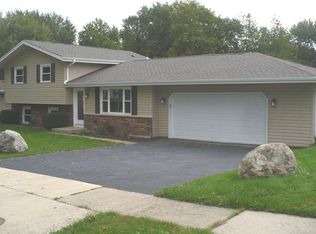 959 Kane St, South Elgin, IL 60177