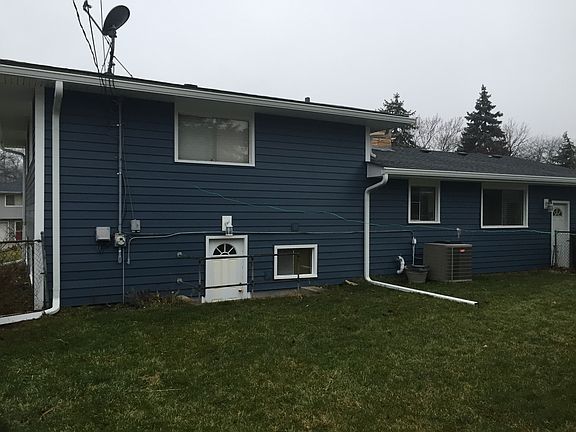 3rd image of 1020 Wellman Ave