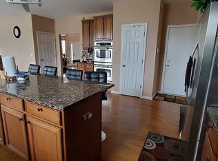 600 N Silver Leaf Ln, Round Lake, IL 60073