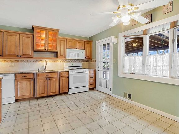4th image of 6 Woodlawn Ave
