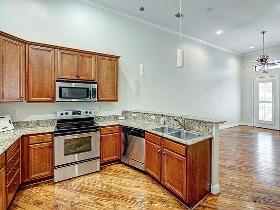 4th image of 2346 Camden Dr APT C