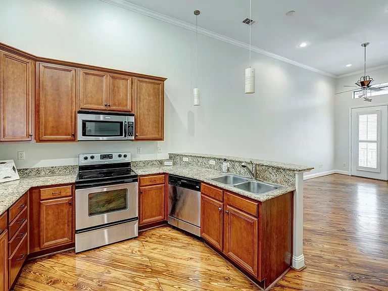 2346 Camden Dr #C — Photo 4