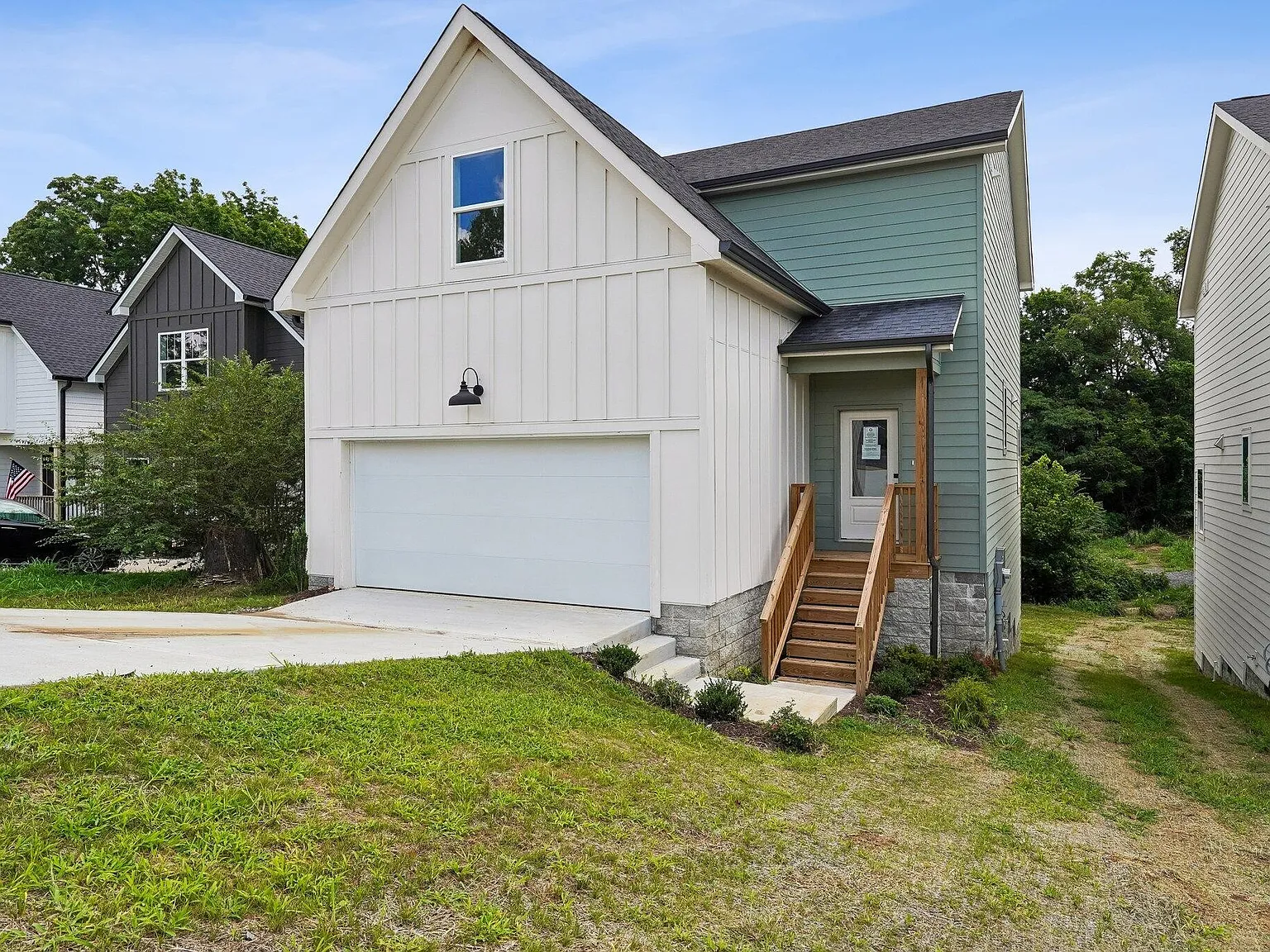 4 bed, 2.5 bath, 2297 sqft, $3,299 — Photo 2