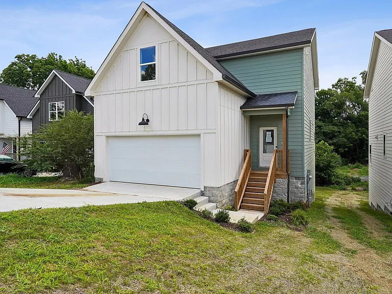 1809 Golf Club Rd — Photo 2