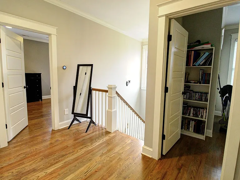 223 Elizabeth St — Photo 16