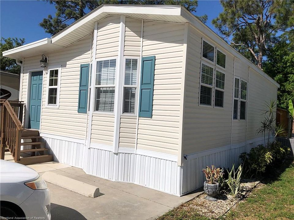 1st image of 32 Beachfront Ln