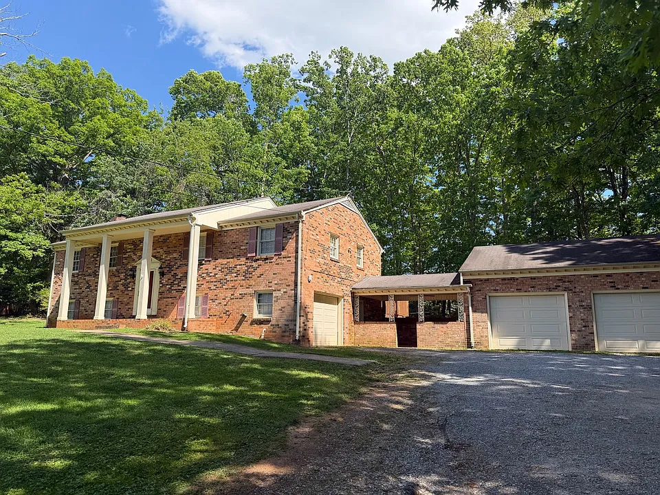 64 Maybrook Dr