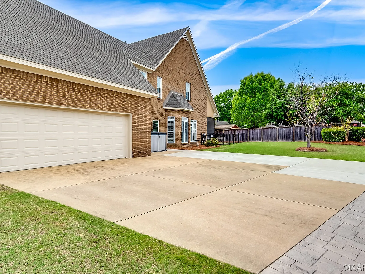 4 bed, 5.0 bath, 3760 sqft, $2,800 — Photo 4