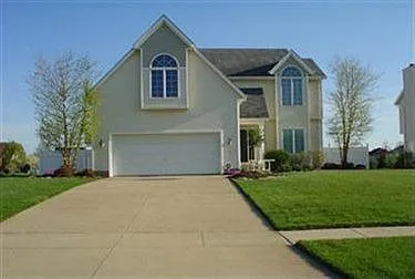 823 Sturbridge Dr photo 1