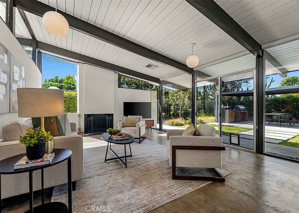 1st image of 1830 N Ridgewood St