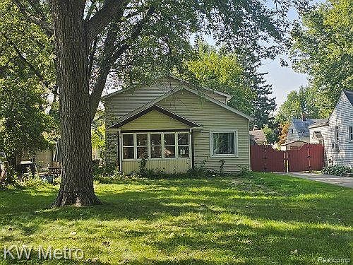 1st image of 21920 Maxine St