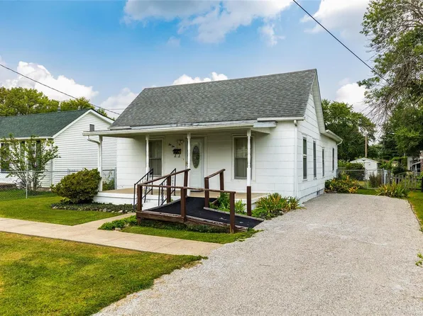 1010 S Monroe St, Litchfield, IL 62056
