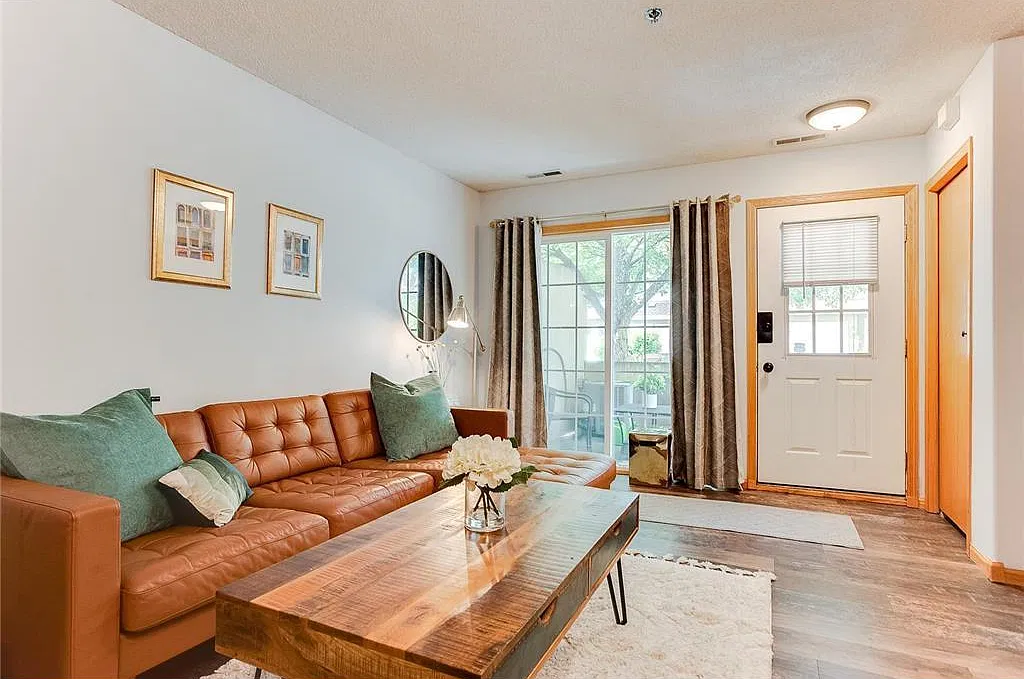 3 bed, 1508 sqft, $2,295 — Photo 2
