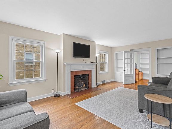 5th image of 722 Orchard STREET