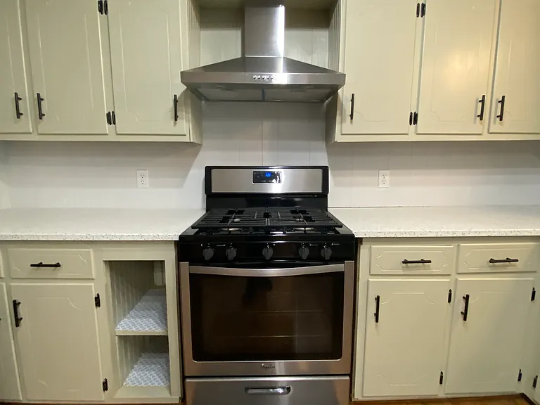 203 Augusta St — Photo 10