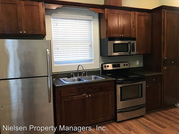 3rd image of 1125 F St APT 01