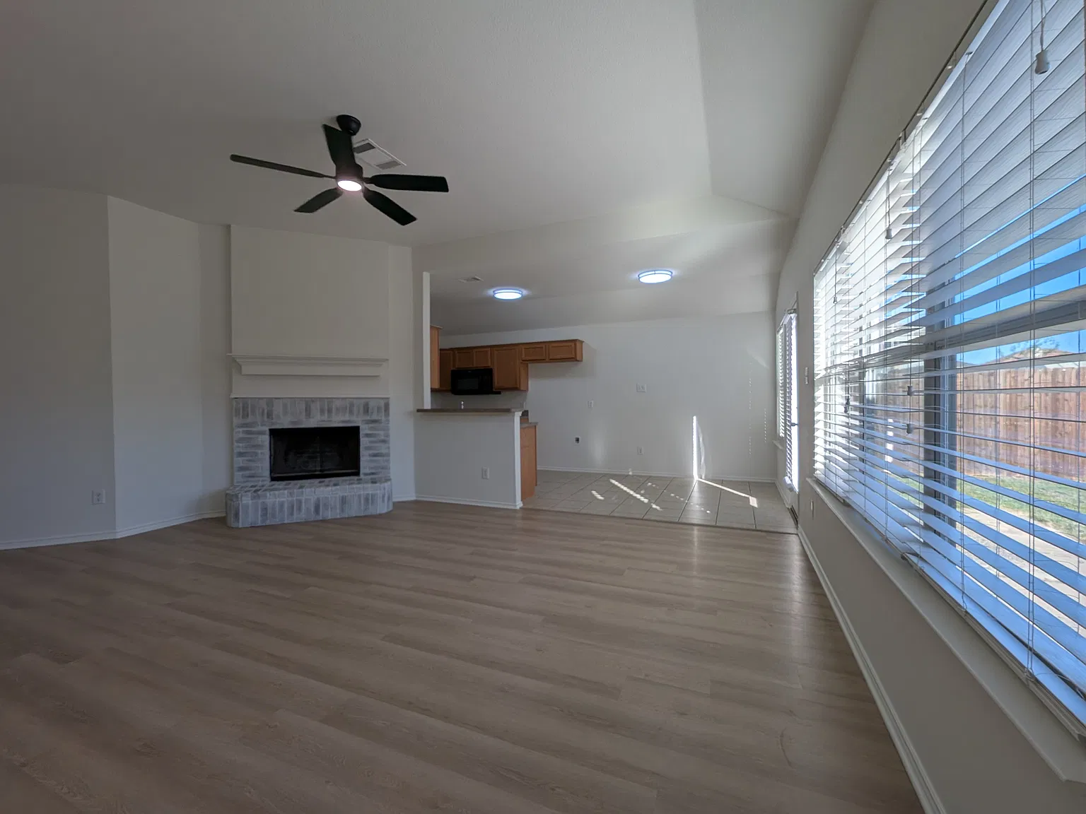 3 bed, 1245 sqft, $1,595 — Photo 4