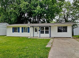 890 Edgewood Dr, Mooresville, IN 46158