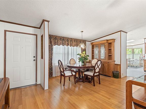 5th image of 17 Meadowlark Cir