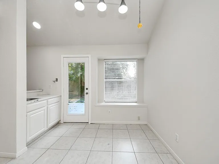 3611 Bee Bayou Ln — Photo 10