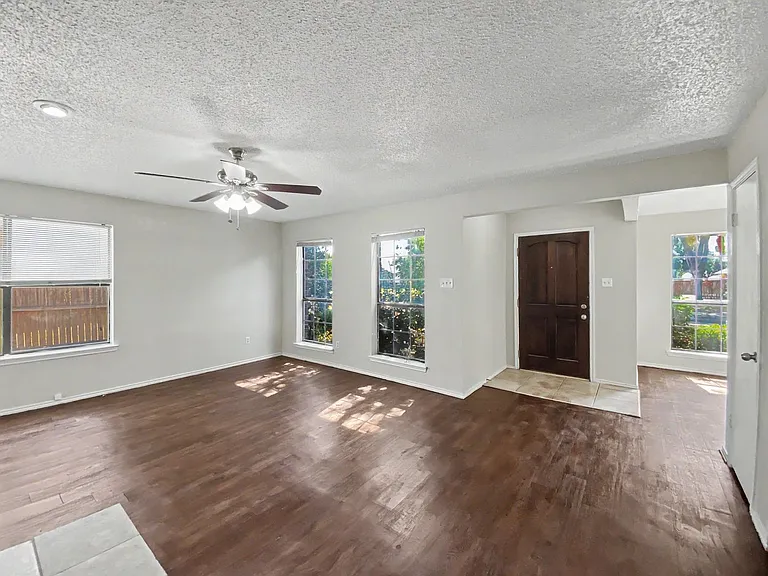 2202 Prairie Creek Trl — Photo 5