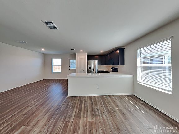 3rd image of 612 Autumnwood Way