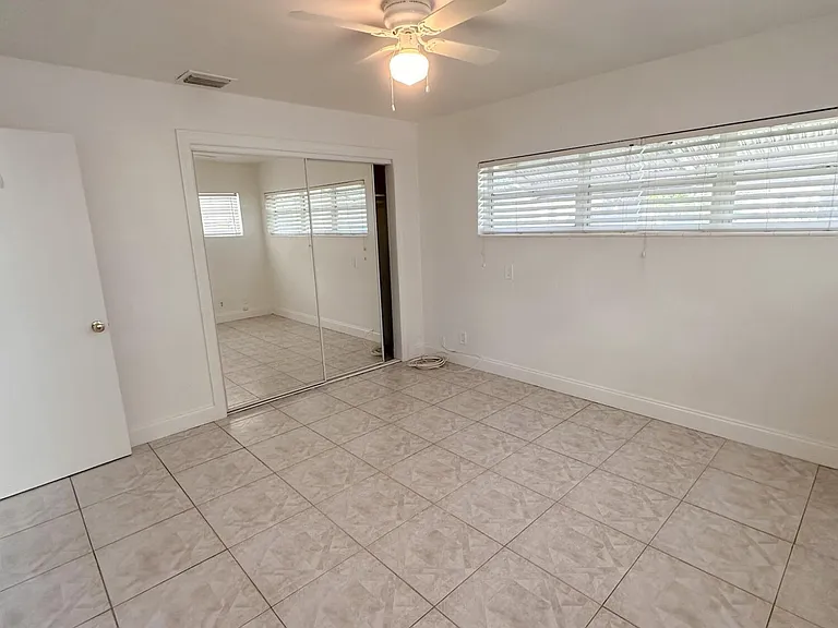 100 NW 52nd St — Photo 13