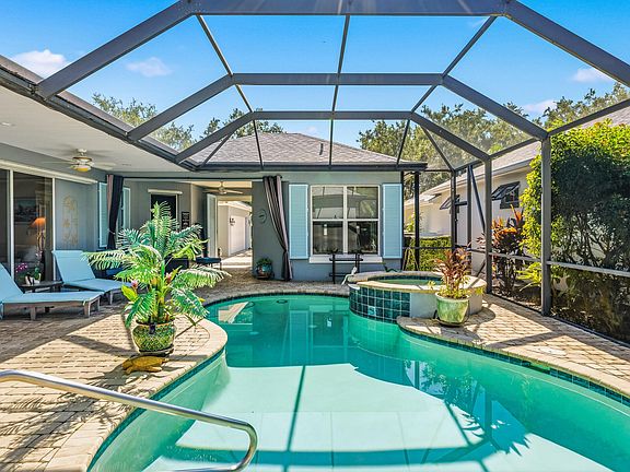 3rd image of 228 Oak Hammock Circle SW