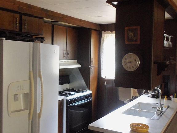 4th image of 1534 Tamarack Ave