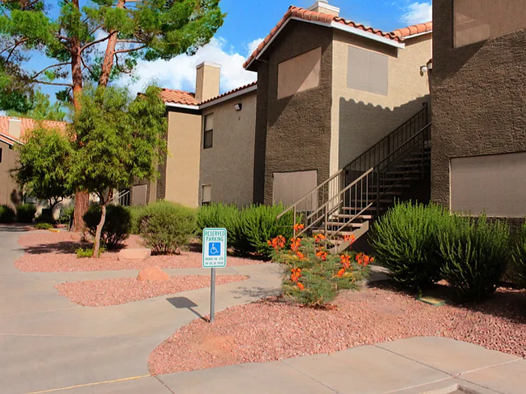 Mandalay Bay Apartments — Photo 33