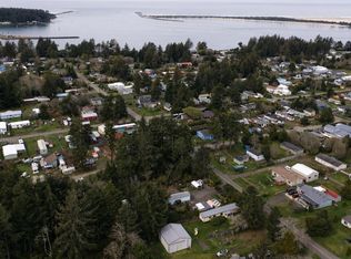 Hollywood Ln, Coos Bay, OR 97420