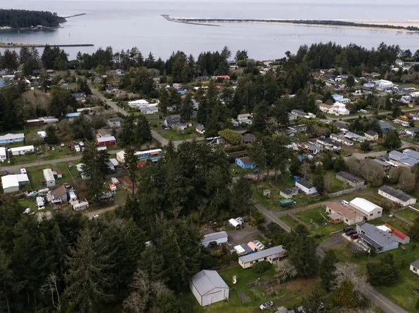 Hollywood Ln, Coos Bay, OR 97420