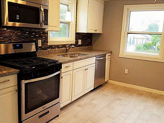 3rd image of 153 Tangent St
