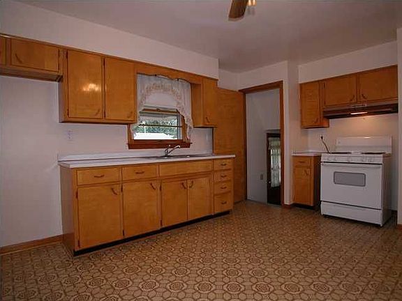 3rd image of 2716 Pindell Ave