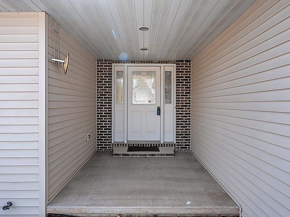 3rd image of 3133 Selma Ct
