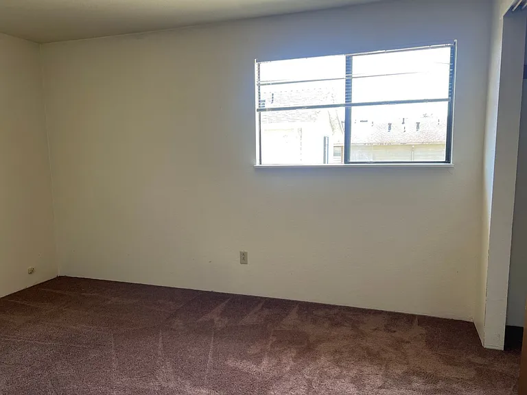 4934 Valley East Blvd — Photo 8